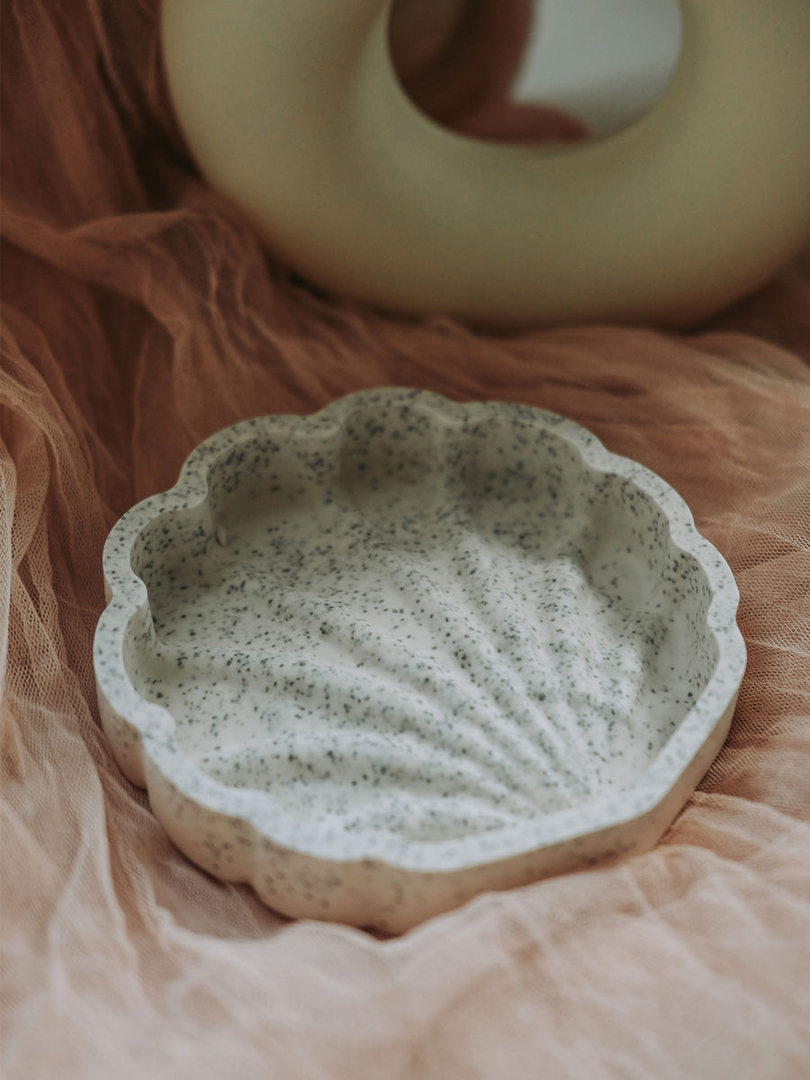 Grande Seashell Tray (sand series)